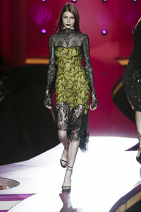 490975681_GianniVersace2002HauteCouture84.thumb.jpg.a9c205ad1d390ac073d1f665b3a5c3f4.jpg