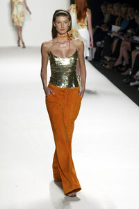 539200789_CarolinaHerrera2003WomenRTW69.thumb.jpg.05948b88a504b2d51f80330a982c17b7.jpg