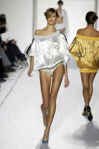 55372062_StellaMcCartney2003WomenRTW51.thumb.jpg.4a0680711086b633520fbe6f1b81ff35.jpg