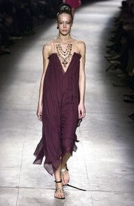 557321770_Lanvin2003WomenRTW154.thumb.jpg.4ba894be9f40fa4d9879415aa990f620.jpg