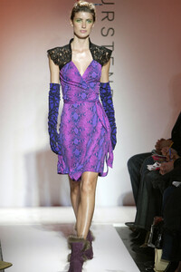 597536220_DianevonFurstenberg2004WomenRTW69.thumb.jpg.df77824b199bd1bfc525014d8428bd47.jpg