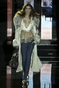 622122024_Guerriero2005WomenRTW1.thumb.jpg.9aa9d180b451df79ea3ecd83b0c0f37d.jpg