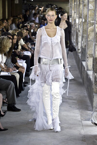 624455806_Chanel2003HauteCouture272.thumb.jpg.082cd245d01d0c39110377cf38e4e128.jpg