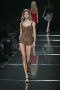 626565576_AlbertaFerretti2003WomenRTW45.thumb.jpg.1831657df1aac832ccb4271f9a29559e.jpg