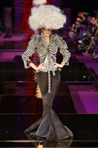 631513938_ChristianLacroix2004HauteCouture193.thumb.jpg.bad7a36b25fed96f8444617fb25ebd63.jpg