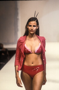 631587271_Blumarine1999WomenRTW63.thumb.jpg.09f85a03ef43404933ec8a92a7203cf6.jpg