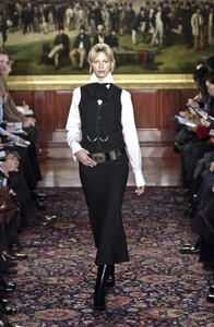 636710864_RalphLauren2002WomenRTW1.thumb.jpg.959a85cfe423f5528903ba1e815c2f8c.jpg