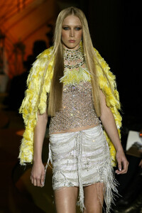 644498071_GianniVersace2004HauteCouture58.thumb.jpg.dee884b3904d724b952c20745526119f.jpg