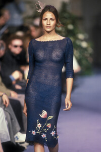 650241354_Chloe1999WomenRTW55.thumb.jpg.8897838fd3a1f8e9bd67cd2e14ab0687.jpg