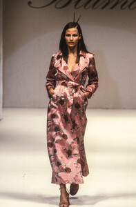 653503751_Blumarine1999WomenRTW45.thumb.jpg.af0a526c2d0d77e26b289f12b981ef23.jpg