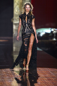 65747992_RobertoCavalli2003WomenRTW5.thumb.jpg.4992d4e0b1da537f7050120f0d8fbaa2.jpg