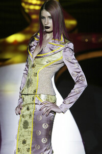 658817575_GianniVersace2002HauteCouture8.thumb.jpg.029978906b163f03c67d508b9d05254f.jpg