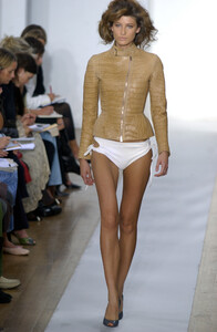 661324465_Bally2003WomenRTW34.thumb.jpg.57d20bc7880fc63c5055195aa9719247.jpg