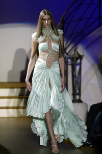 667290744_GianniVersace2004HauteCouture127.thumb.jpg.e20565b4531469b0203f53a213331859.jpg