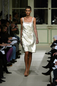 679763988_RalphRucci2004HauteCouture153.thumb.jpg.c04a5315b292110b1965d85553f968b3.jpg