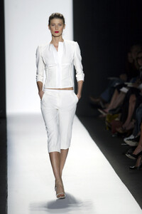 691038654_NarcisoRodriguez2003WomenRTW8.thumb.jpg.43373bc3eb35c168bc77d5a7779340b0.jpg