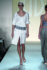 697285875_BillBlass2003WomenRTW47.thumb.jpg.ddd254e0967c7ee19f291064a94062ff.jpg