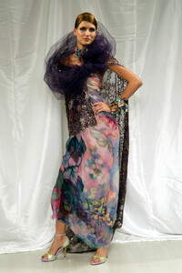 699767296_EmanuelUngaro2004HauteCouture98.thumb.jpg.38de6c618ef0cef7cd4e021ecbb2468c.jpg