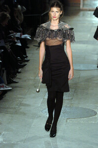 709688491_AnneValerieHash2005HauteCouture33.thumb.jpg.99838a9ead3b8298b2ee7275b5f5499f.jpg