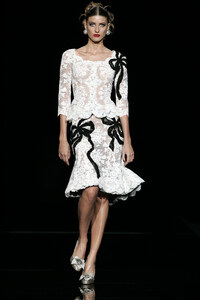 716188105_Valentino2005HauteCouture68.thumb.jpg.69941bf5250d077e67e1cd9c946e64b1.jpg