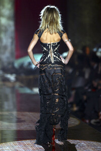 717052706_RobertoCavalli2003WomenRTW6.thumb.jpg.44ca62a67be8e8b5fd9a32b3ac18a1cc.jpg