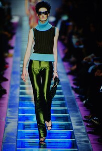 71875114_versace-fw-2000(2).thumb.jpg.491e52acf632beb391949566db837a26.jpg