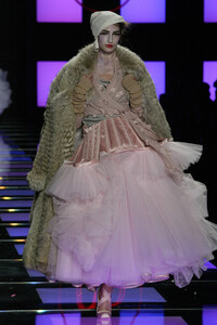 719390748_ChristianDior2003HauteCouture275.thumb.jpg.c46153b43531d2fa07c66a676ac344ea.jpg