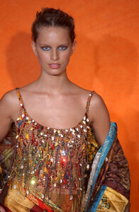 722671240_EmanuelUngaro2002HauteCouture56.thumb.jpg.271429fc6be9f7dcbdbcf3fb7b9d56a6.jpg