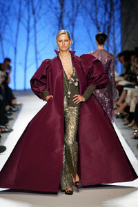 732166467_Balmain2002HauteCouture64.thumb.jpg.8ec7b7a5817093673484e0eb0b8ec9da.jpg