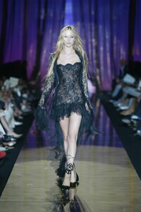 748502772_ElieSaab2003HauteCouture254.thumb.jpg.6d2b929816dbee30b92f09ab6c3eb1c3.jpg