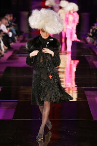 74994172_ChristianLacroix2004HauteCouture68.thumb.jpg.57c5cdc0238ae31944c7ab646911f3d4.jpg