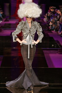757149311_ChristianLacroix2004HauteCouture195.thumb.jpg.f0e467f7d44db9af69df1658e7954bf3.jpg