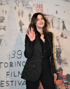 Monica Bellucci poses during a photocall for the 39th edition of the Torino Film Festival  2021 14.jpg