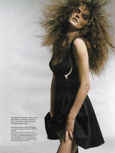 vogue russia march 2006 anouck 2.jpg