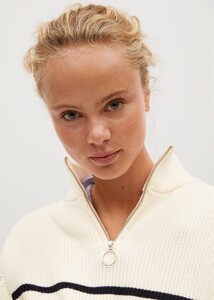 77004411_56_D1.jpg