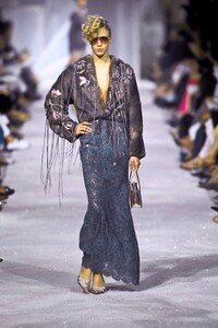 793770731_EmanuelUngaro2000HauteCouture11.thumb.jpg.96fa779b68c4c0d2d0c6704f912f69ac.jpg