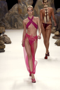 812576237_JeremyScott2003WomenRTW35.thumb.jpg.78c190501230fdd3b34af1d67d1c3e5d.jpg