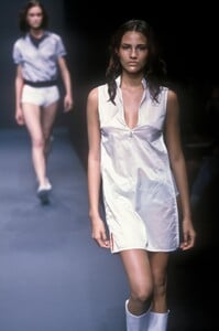 812911155_Prada1999WomenRTW96.thumb.jpg.8e0c463f6c490d864f9a0094b081da70.jpg