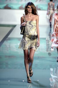 829203469_Valentino2003WomenRTW57.thumb.jpg.4ed1c48c43eed718d45e0041e94043b2.jpg