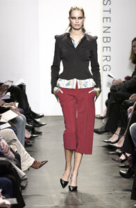 868323036_DianevonFurstenberg2002WomenFW(6).thumb.jpg.64e22f61e9b0f998b63e624f2e32de37.jpg