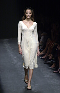 882598778_AlbertaFerretti2001WomenRTW75.thumb.jpg.7d5bb8af4d6ce60fbdfc927aada59a13.jpg