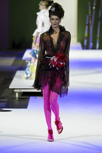 903545679_ChristianLacroix2004HauteCouture58.thumb.jpg.09488eebdf5b45d95434d2ba2b919bf5.jpg