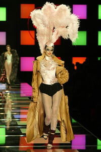 909553896_ChristianDior2003HauteCouture298.thumb.jpg.0c7c97b3d5db790110a95985b62b1f7f.jpg