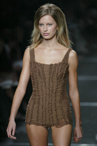 912813245_AlbertaFerretti2003WomenRTW46.thumb.jpg.97f78b955f40d5d3c078e8f55d4345e2.jpg