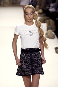 921420146_JeremyScott2003WomenRTW13.thumb.jpg.bf016c8cb2d41d599c5f885be72b6197.jpg