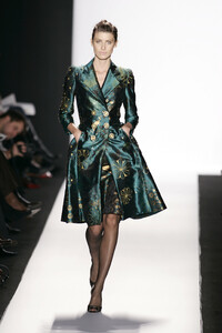 923354978_OscardelaRenta2005WomenRTW85.thumb.jpg.f5ad777bc44366263f49ade1fefb7276.jpg
