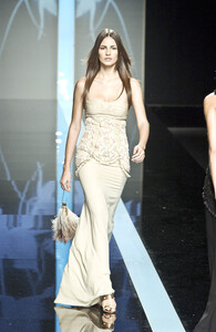 936841427_Valentino2002WomenRTW145.thumb.jpg.6f09a3b1af7638bc9063673ff8ccde16.jpg