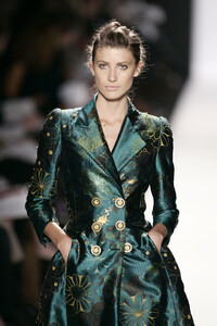 941519953_OscardelaRenta2005WomenRTW86.thumb.jpg.4de2a3e1565e03b66c4cb83072cba187.jpg