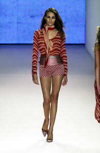 947226973_Missoni2001WomenRTW54.thumb.jpg.431a95a896d230cd4399d0880fe97580.jpg