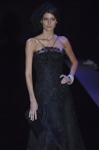 948447184_GiorgioArmaniPrive2005HauteCouture82.thumb.jpg.98ee2d3b63277320914f857b2a529b64.jpg